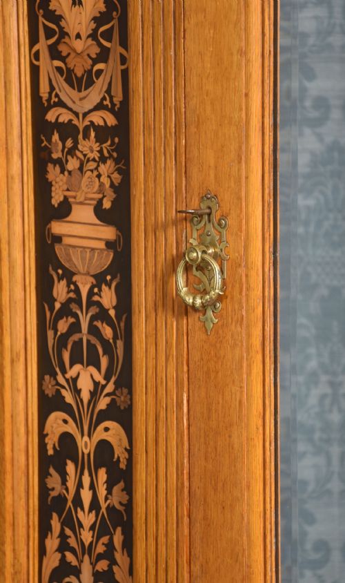 GILLOWS OF LANCASTER MARQUETRY INLAID OAK WARDROBE - ADDITIONAL PHOTO 4