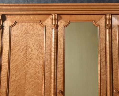 LARGE MAPLE THREE DOOR COMPACTUM WARDROBE - ADDITIONAL PHOTO 9
