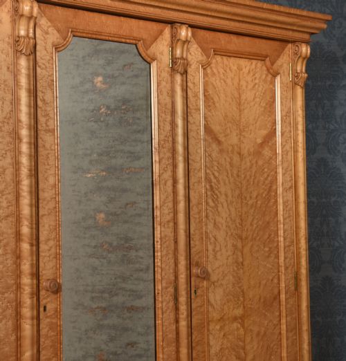 LARGE MAPLE THREE DOOR COMPACTUM WARDROBE - ADDITIONAL PHOTO 12