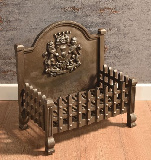 cast iron fire grate - CATEGORY: ANTIQUE FIREPLACES - DATED 19TH CENTURY