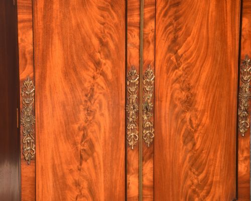 PAIR OF FIGURED MAHOGANY CABINET - ADDITIONAL PHOTO 3