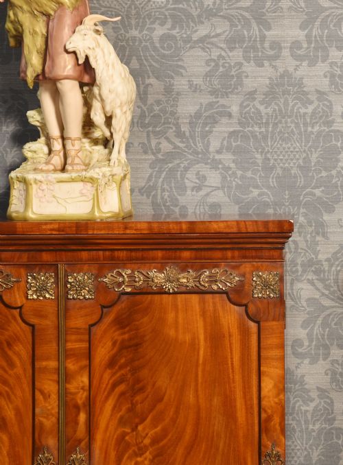 PAIR OF FIGURED MAHOGANY CABINET - ADDITIONAL PHOTO 6