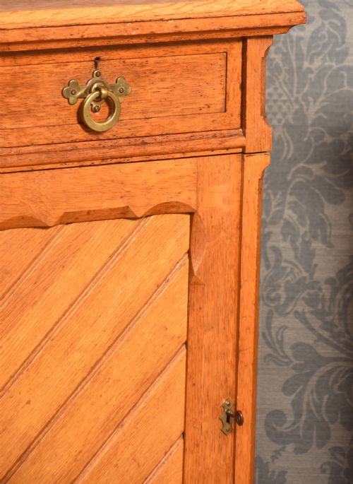 PAIR OF OAK BEDSIDE CABINETS - ADDITIONAL PHOTO 6
