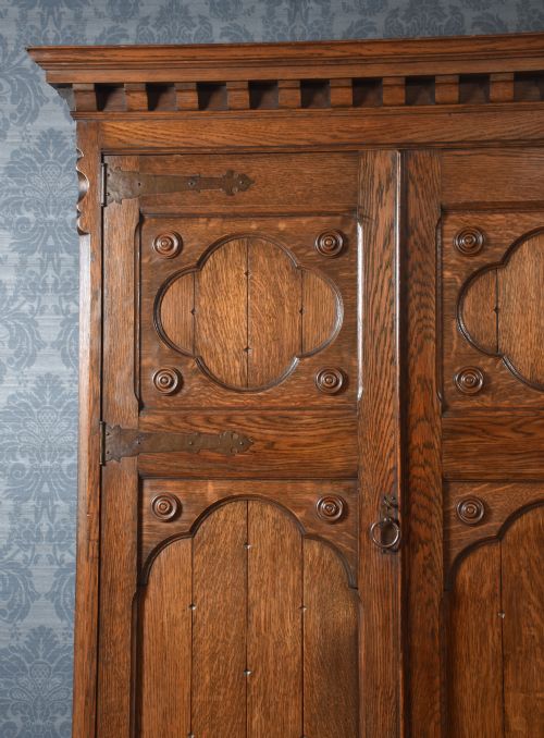 JACOBEAN STYLE CARVED OAK THREE DOOR WARDROBE - ADDITIONAL PHOTO 1