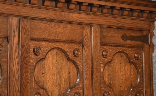 JACOBEAN STYLE CARVED OAK THREE DOOR WARDROBE - ADDITIONAL PHOTO 8