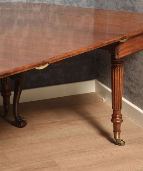 MAHOGANY EXTENDING DINING TABLE - ADDITIONAL PHOTO 2