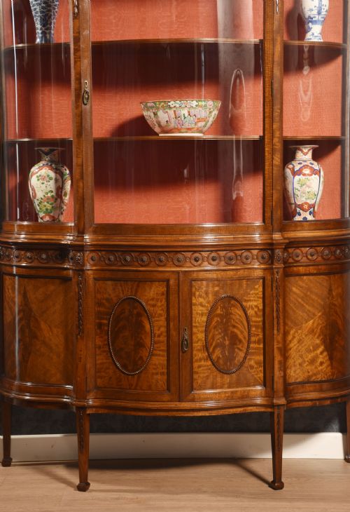 MAHOGANY SERPENTINE FRONTED DISPLAY CABINET - ADDITIONAL PHOTO 3