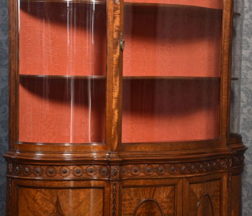 MAHOGANY SERPENTINE FRONTED DISPLAY CABINET - ADDITIONAL PHOTO 9