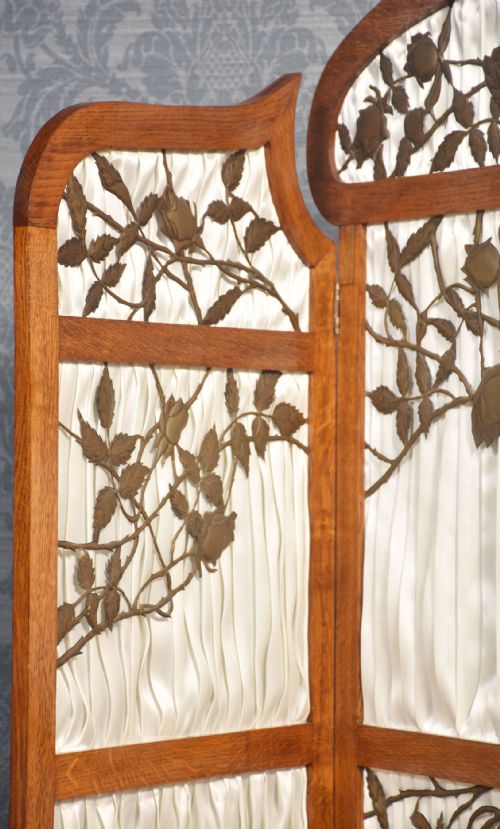 FRENCH ART NOUVEAU OAK THREE PANNELED SCREEN - ADDITIONAL PHOTO 4
