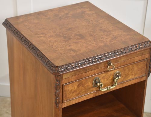 PAIR OF WALNUT BEDSIDE CABINETS - ADDITIONAL PHOTO 4