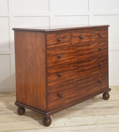 19th century mahogany chest of drawers by gillows - CATEGORY: ANTIQUE CHEST OF DRAWERS - DATED 19TH CENTURY
