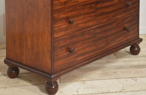 19TH CENTURY MAHOGANY CHEST OF DRAWERS BY GILLOWS - ADDITIONAL PHOTO 1
