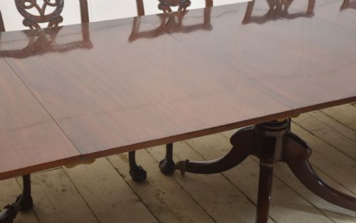 REGENCY MAHOGANY TRIPLE PILLAR DINING TABLE - ADDITIONAL PHOTO 3