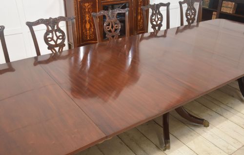 REGENCY MAHOGANY TRIPLE PILLAR DINING TABLE - ADDITIONAL PHOTO 4