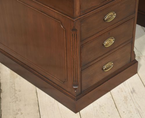 MAHOGANY TWIN PEDESTAL DESK - ADDITIONAL PHOTO 6