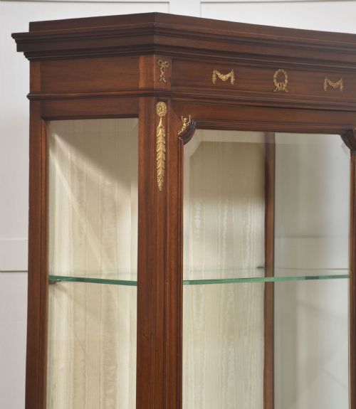 LOUIS XVI STYLE MAHOGANY VITRINE DISPLAY CABINET - ADDITIONAL PHOTO 5
