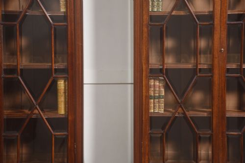 PAIR OF MAHOGANY GLAZED BOOKCASES - ADDITIONAL PHOTO 3