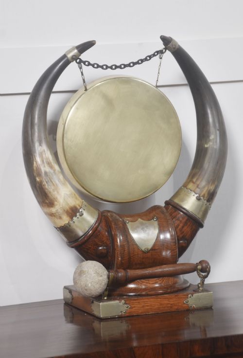 OAK AND CATTLE HORN DINNER GONG - ADDITIONAL PHOTO 2
