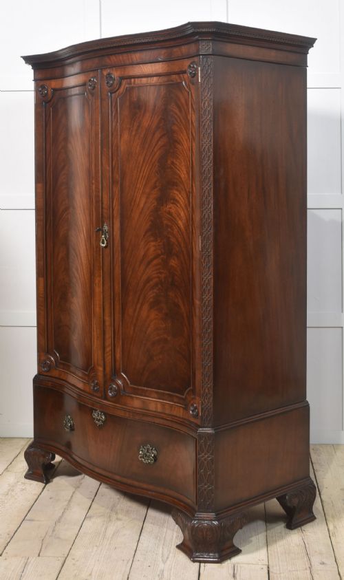 CHIPPENDALE REVIVAL MAHOGANY WARDROBE - ADDITIONAL PHOTO 2