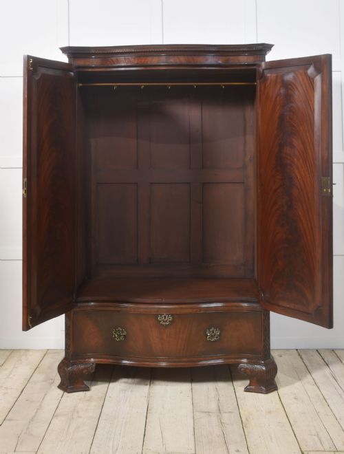 CHIPPENDALE REVIVAL MAHOGANY WARDROBE - ADDITIONAL PHOTO 5