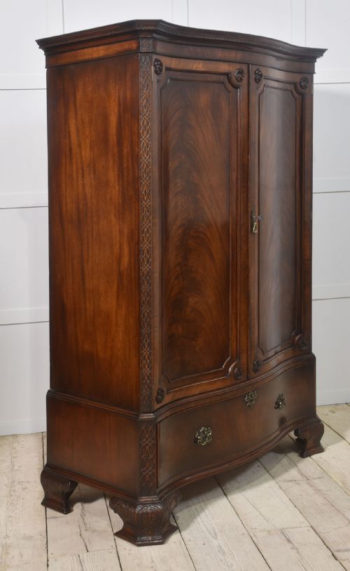CHIPPENDALE REVIVAL MAHOGANY WARDROBE - ADDITIONAL PHOTO 9