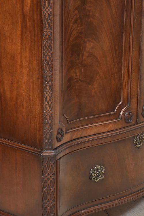 CHIPPENDALE REVIVAL MAHOGANY WARDROBE - ADDITIONAL PHOTO 10