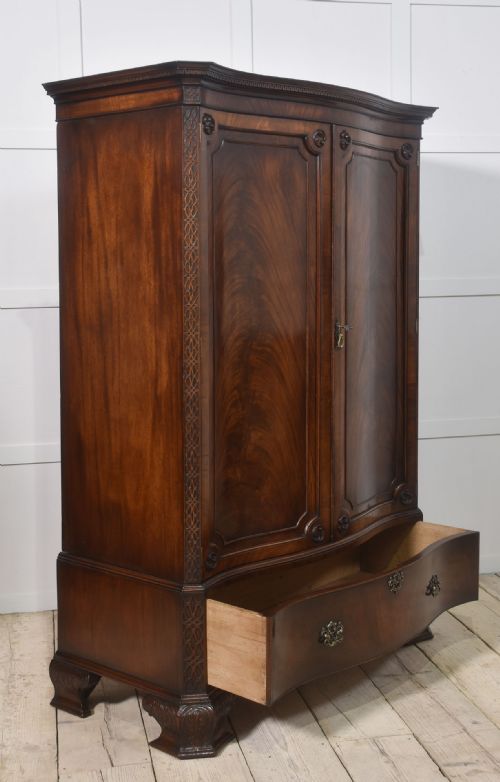 CHIPPENDALE REVIVAL MAHOGANY WARDROBE - ADDITIONAL PHOTO 11