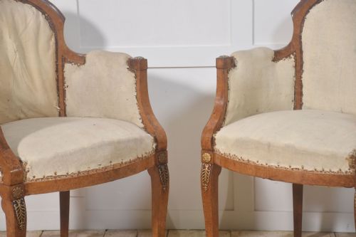 SET OF EIGHT WALNUT DINING CHAIRS - ADDITIONAL PHOTO 10