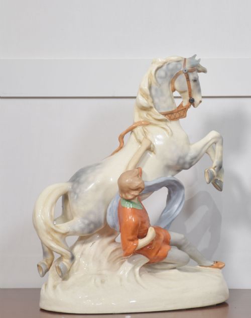 PAIR OF ROYAL DUX FIGURES - ADDITIONAL PHOTO 1