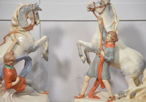 PAIR OF ROYAL DUX FIGURES - ADDITIONAL PHOTO 3