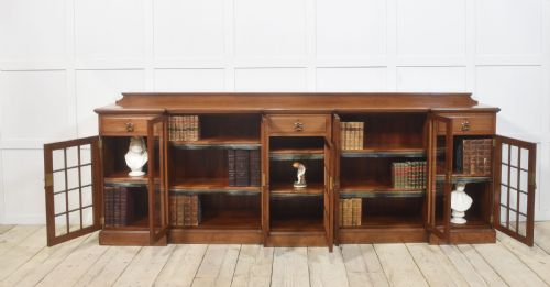 LARGE WALNUT BREAKFRONT LOW BOOKCASE - ADDITIONAL PHOTO 5