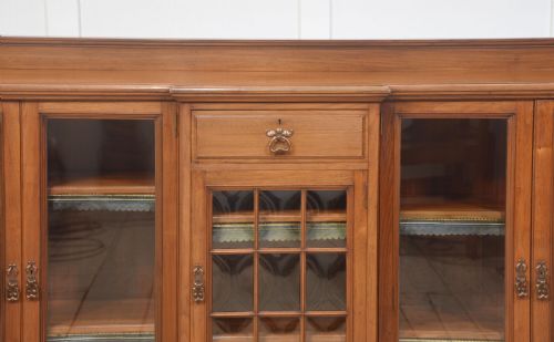 LARGE WALNUT BREAKFRONT LOW BOOKCASE - ADDITIONAL PHOTO 8