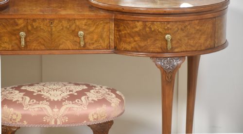 FIGURED WALNUT DRESSING TABLE - ADDITIONAL PHOTO 2