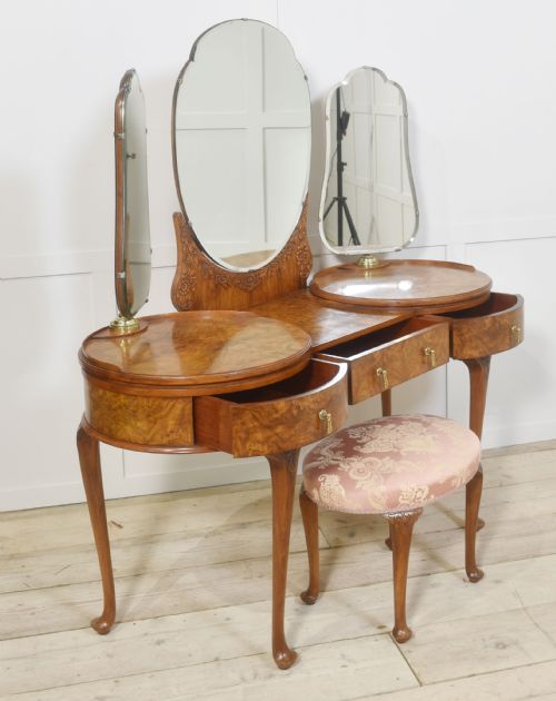 FIGURED WALNUT DRESSING TABLE - ADDITIONAL PHOTO 5