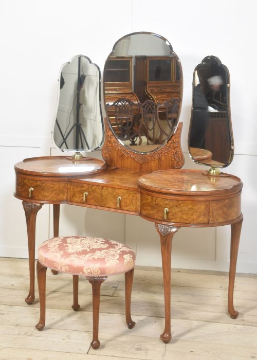 FIGURED WALNUT DRESSING TABLE - ADDITIONAL PHOTO 8