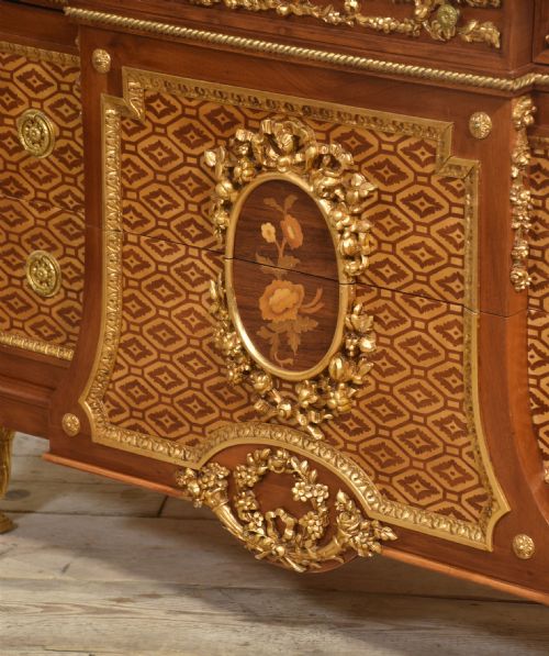 ITALIAN INLAID AND PARCEL GILT MAHOGANY BREAKFRONT COMMODE - ADDITIONAL PHOTO 8