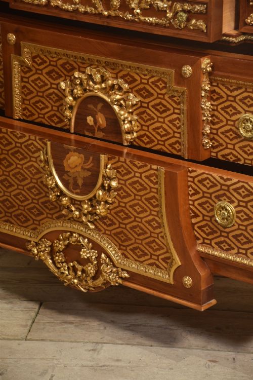 ITALIAN INLAID AND PARCEL GILT MAHOGANY BREAKFRONT COMMODE - ADDITIONAL PHOTO 9