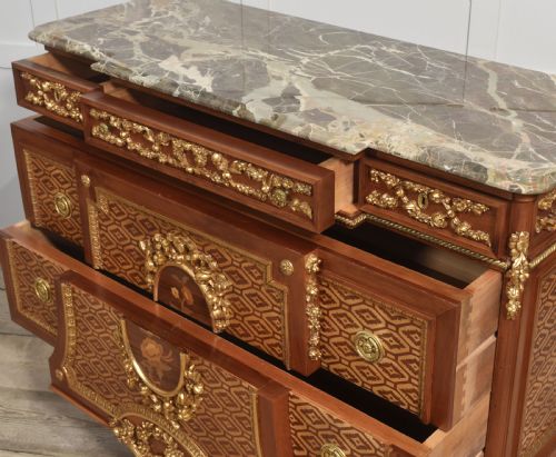 ITALIAN INLAID AND PARCEL GILT MAHOGANY BREAKFRONT COMMODE - ADDITIONAL PHOTO 11