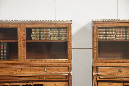 PAIR OF IMPORTANT GEORGIAN SATINWOOD CYLINDER CABINETS - ADDITIONAL PHOTO 2
