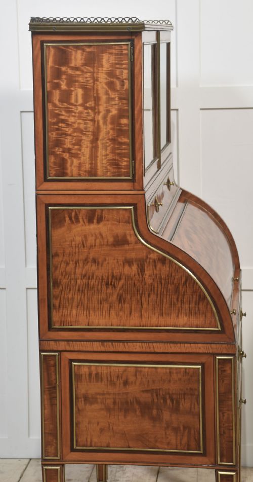 PAIR OF IMPORTANT GEORGIAN SATINWOOD CYLINDER CABINETS - ADDITIONAL PHOTO 19
