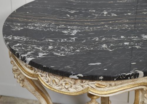 ITALIAN PAINTED AND PARCEL GILT OCCASIONAL TABLE - ADDITIONAL PHOTO 3