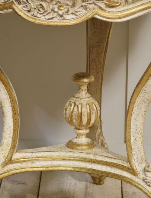 ITALIAN PAINTED AND PARCEL GILT OCCASIONAL TABLE - ADDITIONAL PHOTO 4