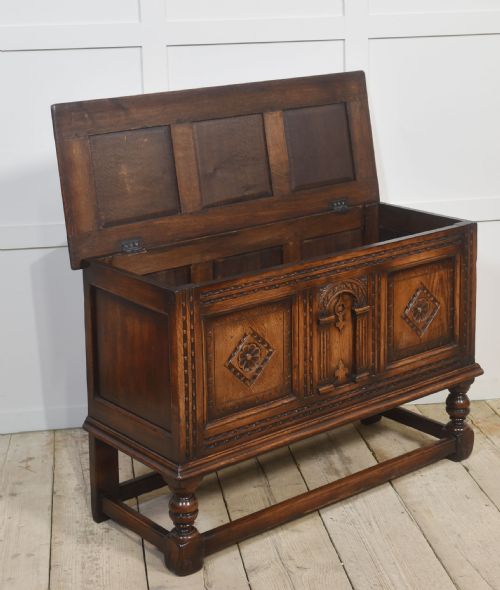 17TH CENTURY STYLE CARVED OAK COFFER - ADDITIONAL PHOTO 7
