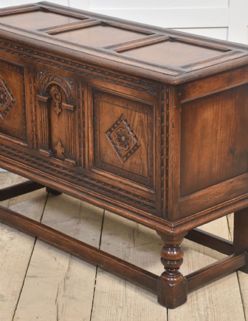 17TH CENTURY STYLE CARVED OAK COFFER - ADDITIONAL PHOTO 9