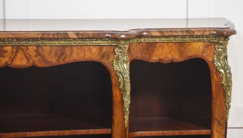 GILT METAL MOUNTED WALNUT BREAKFRONT OPEN BOOKCASE - ADDITIONAL PHOTO 5