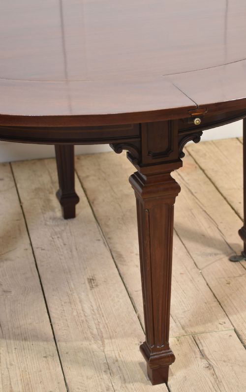 MAHOGANY CIRCULAR EXTENDING DINING TABLE - ADDITIONAL PHOTO 3