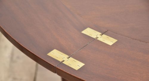 MAHOGANY CIRCULAR EXTENDING DINING TABLE - ADDITIONAL PHOTO 6