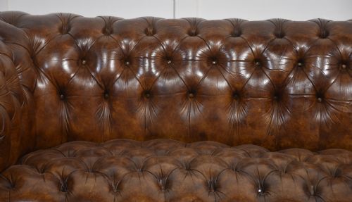 BROWN LEATHER DEEP BUTTONED CHESTERFIELD - ADDITIONAL PHOTO 3