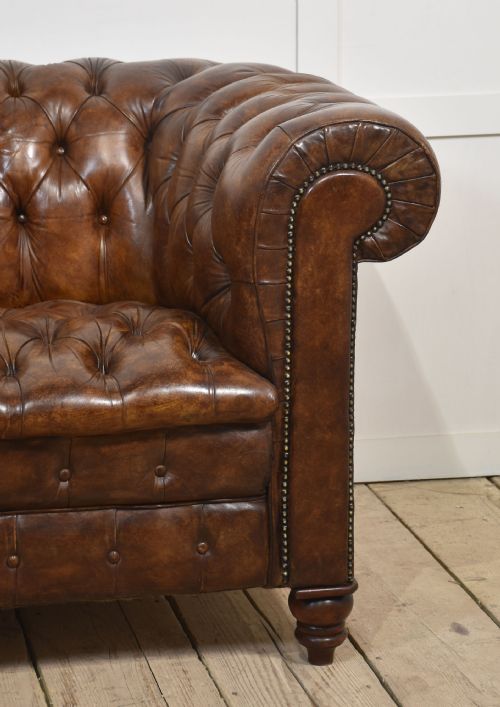 BROWN LEATHER DEEP BUTTONED CHESTERFIELD - ADDITIONAL PHOTO 7