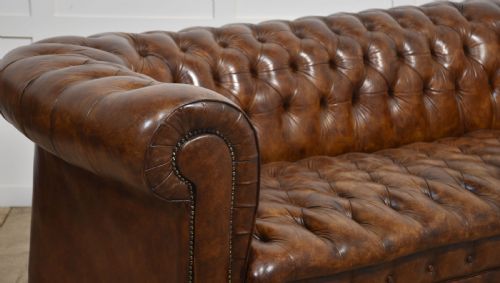 BROWN LEATHER DEEP BUTTONED CHESTERFIELD - ADDITIONAL PHOTO 11